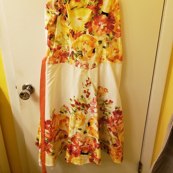 Spring Floral Dress - Picture 2 of 3